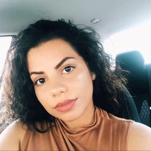 Meet your Posher, Ana